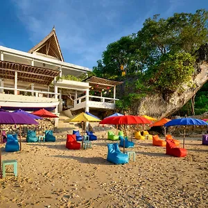 Guest house The Point Beach-front Balangan